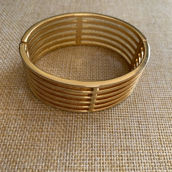 Elegant Vintage Gold Bracelet in excellent condition - Picture 1 of 7